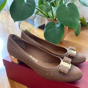 Salvatore Ferragamo Limited Ed. Vara Twinkle Pump